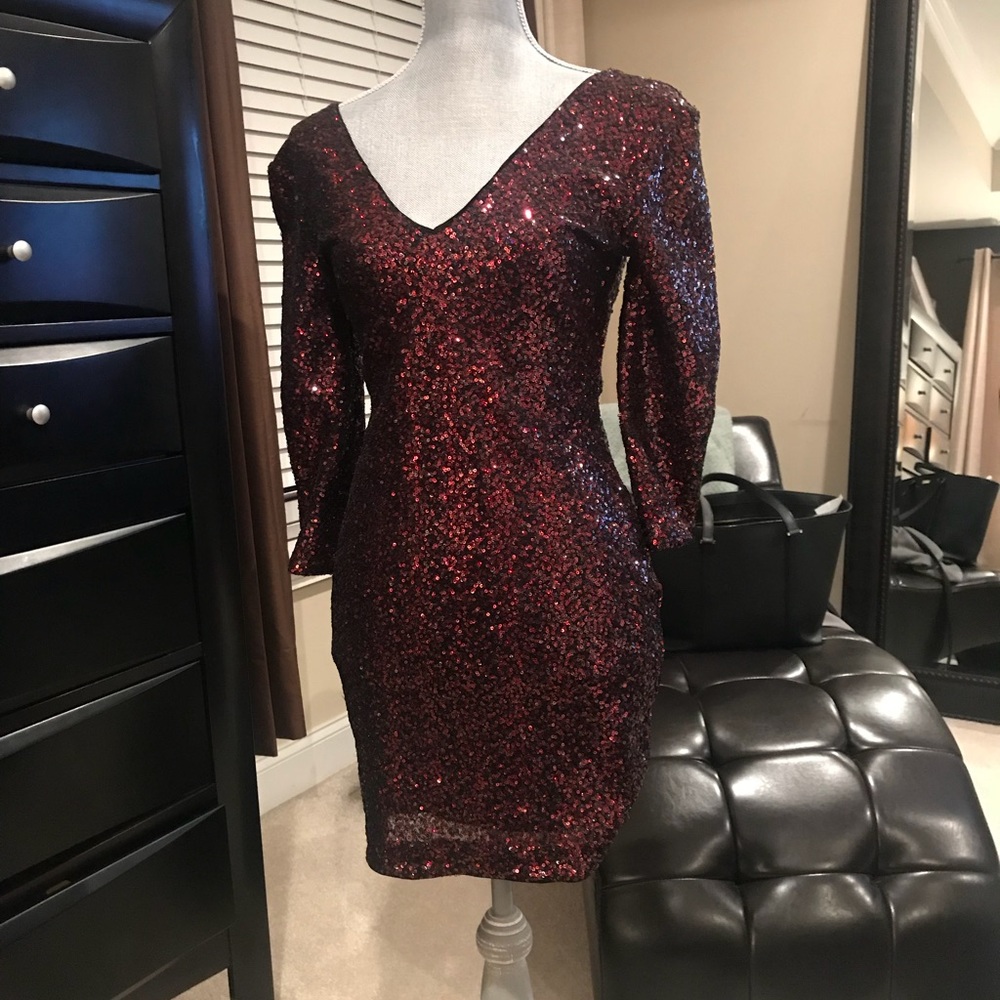 Beautiful Sequin Express V neck dress🔥🔥🔥🔥🔥❤️